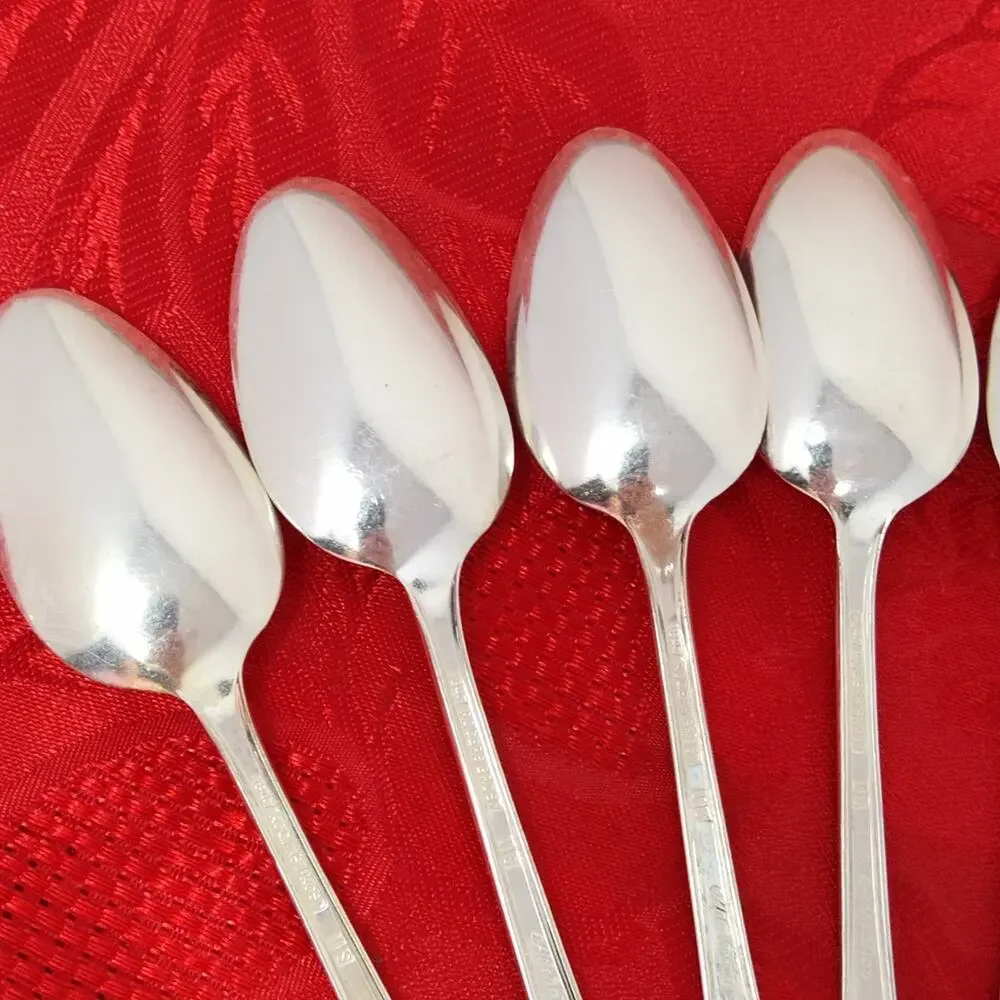8X Tsp Rogers Bros ADORATION International SilverPlate Teaspoons Silver plated
